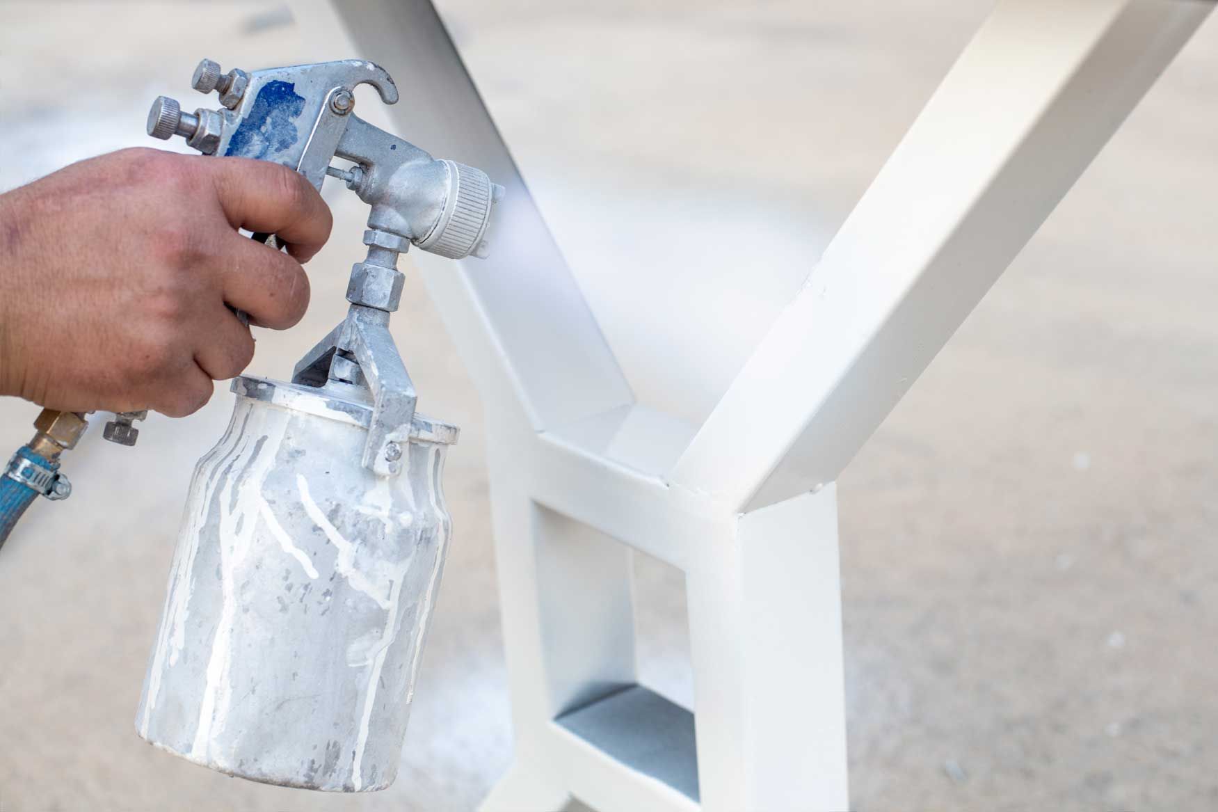 Metalloberflächen im Detail – verzinkt, pulverbeschichtet oder lackiert für funktionale und gestalterische Anforderungen