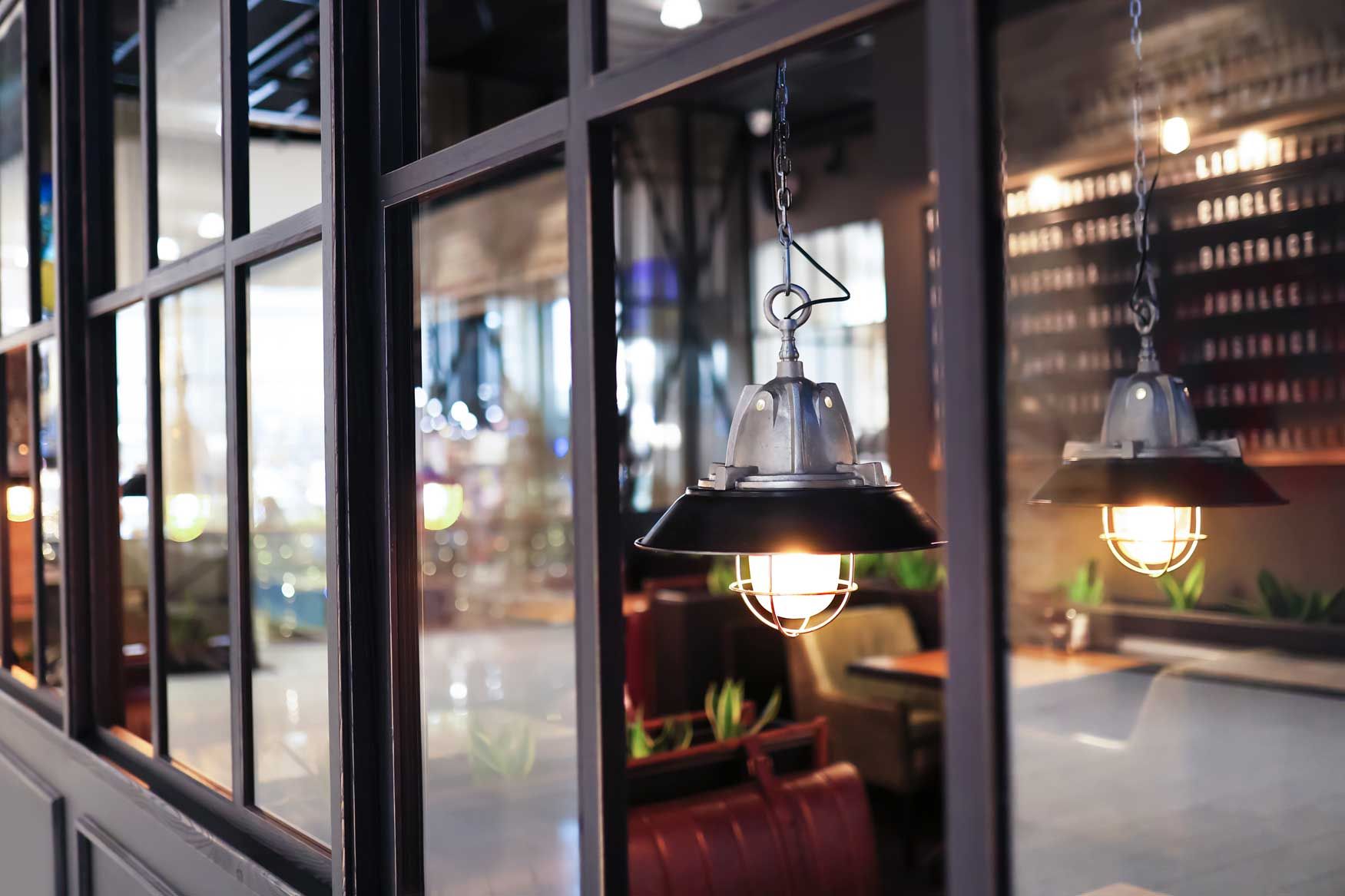 Metallbau im Zusammenspiel mit anderen Materialien – konstruktive Verbindung mit gestalterischer Wirkung